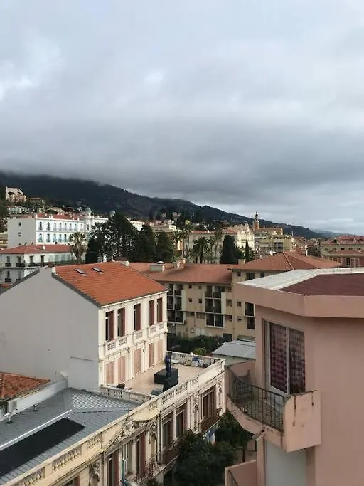 Lumineux Studio Sous Les Toits De Menton 0*,  France