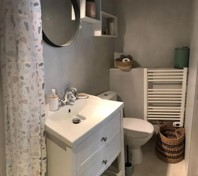Lumineux Studio Sous Les Toits De Menton Apartment
